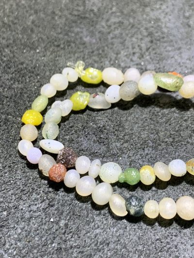 精美天然戈壁阿拉善多彩小米珠手串(手缠，项链)一条， 精美天然戈壁阿拉善多彩小米珠手串(手缠，项链)一条，