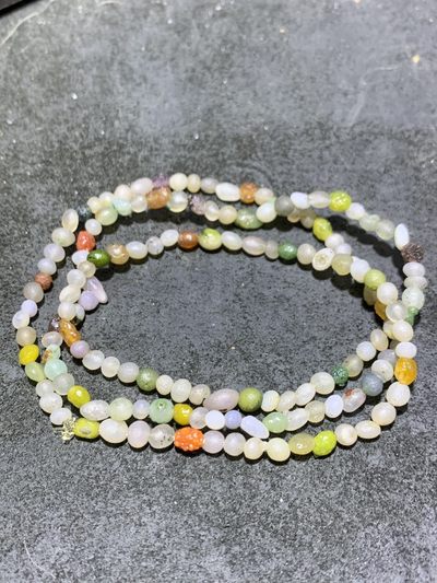 精美天然戈壁阿拉善多彩小米珠手串(手缠，项链)一条， 精美天然戈壁阿拉善多彩小米珠手串(手缠，项链)一条，