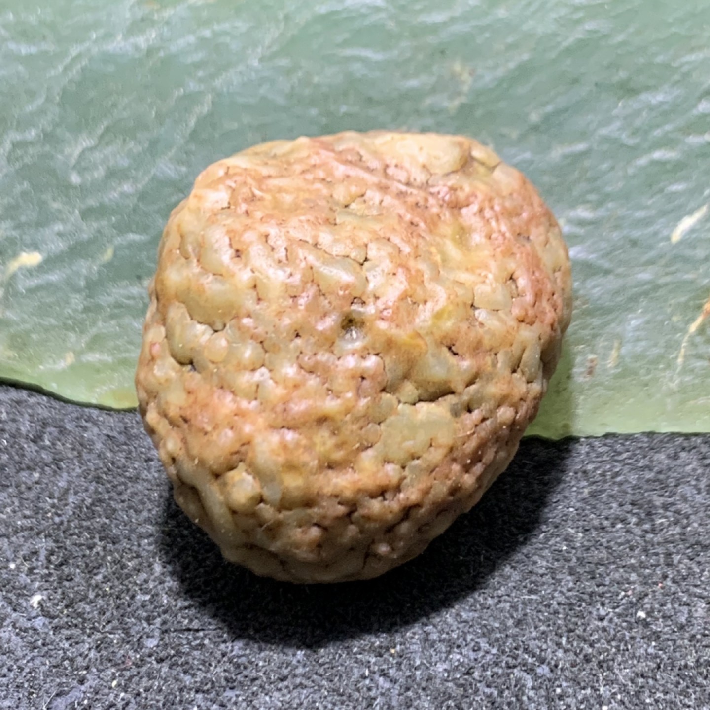 精美阿拉善筋脉石原石一颗