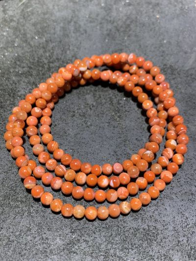 川料南红玛瑙多圈手串一条， 川料南红玛瑙多圈手串一条，