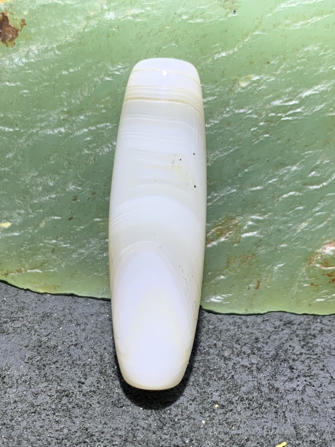 精美马达加斯加天眼千层纹海洋玉髓桶珠一颗，