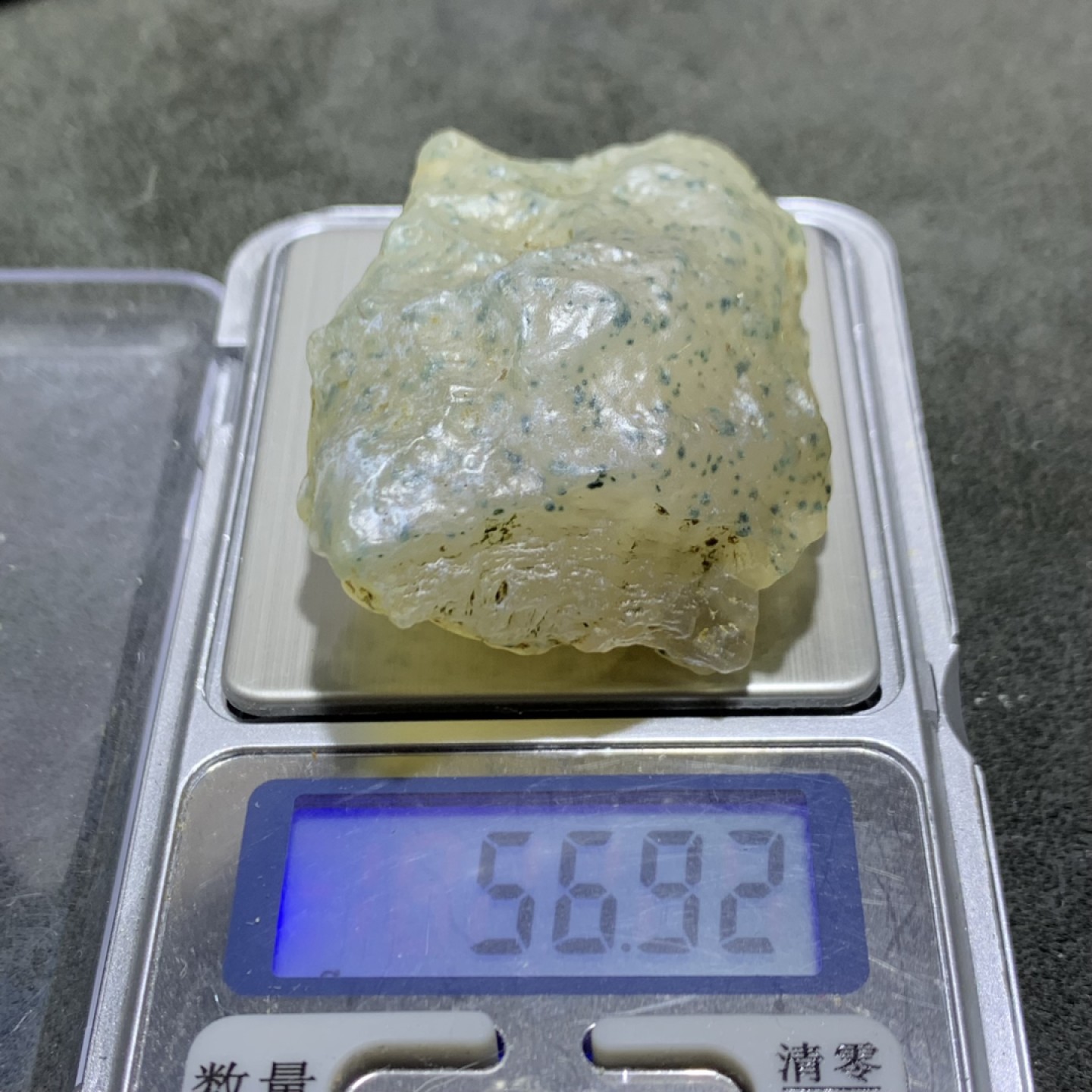 精美天然戈壁高玉化绿点玛瑙原石一颗，