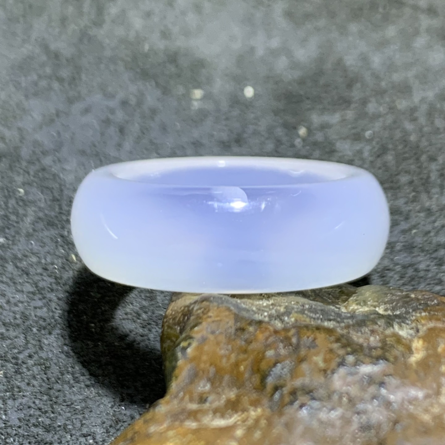精美冰透水墨点荔枝冻高玉化玛瑙戒指一个
