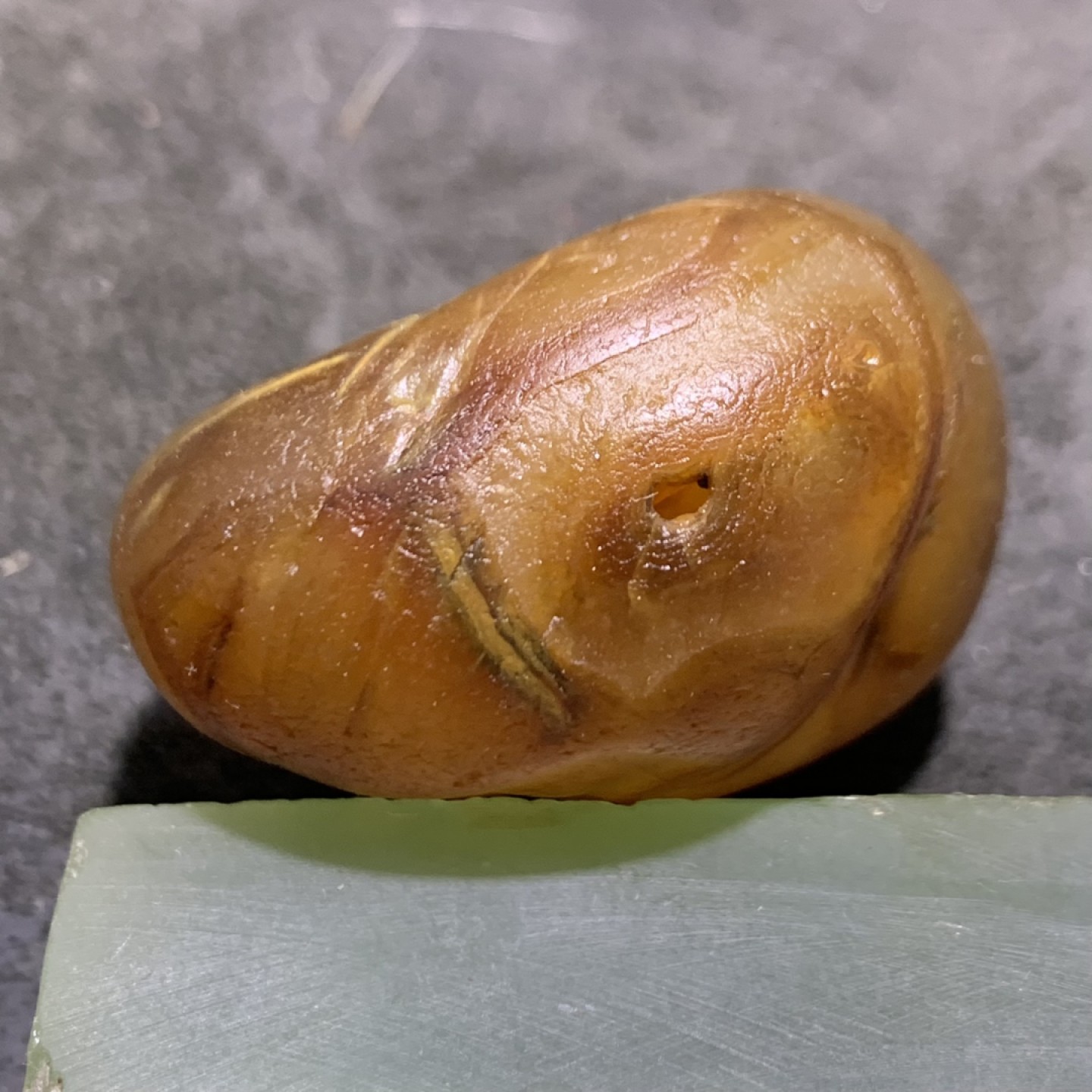 精美天然马达加斯加玛瑙原石把件，摆件一个
