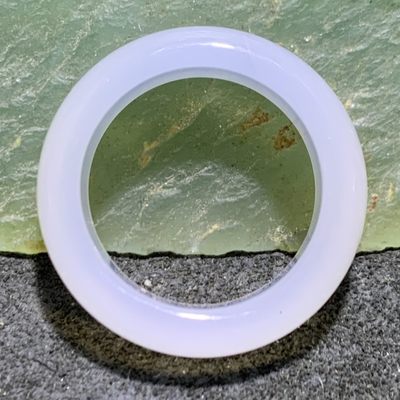 精美冰透水墨点荔枝冻高玉化玛瑙戒指一个 - 精美冰透水墨点荔枝冻高玉化玛瑙戒指一个