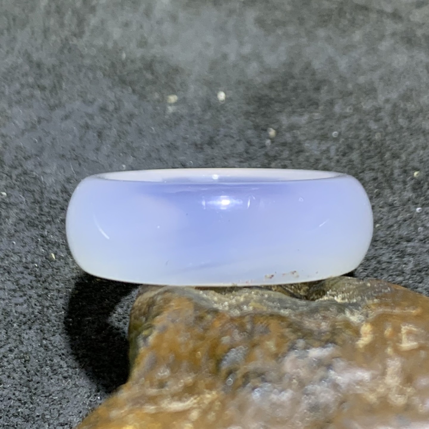 精美冰透水墨点荔枝冻高玉化玛瑙戒指一个
