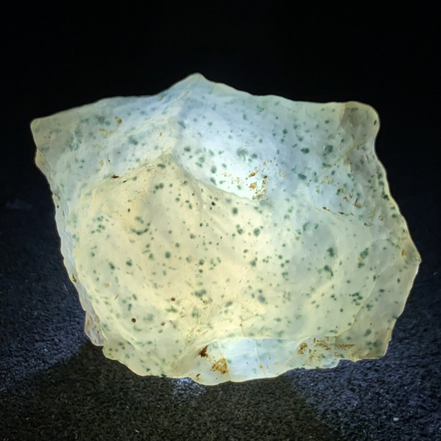 精美天然戈壁高玉化绿点玛瑙原石一颗，