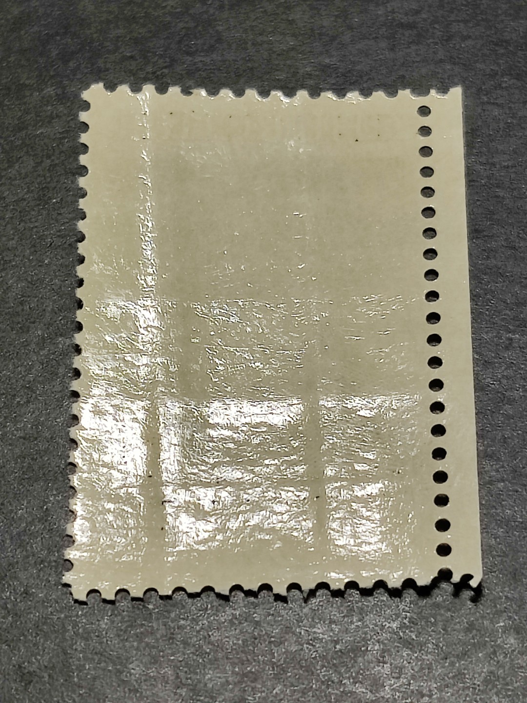 洪涛臻品批发群  精选邮票限时拍卖第一百九十三期 美国1965年 纪念二战人物英国丘吉尔首相1全新【带边】 精美雕刻版,清晰的早期特有的格栅背胶,原胶润亮相当漂亮！