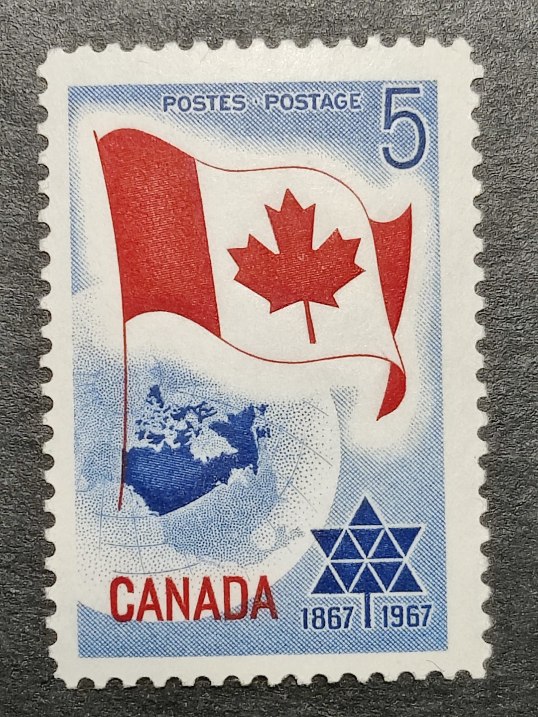 洪涛臻品批发群  精选邮票限时拍卖第一百八十六期 加拿大1967年 加拿大枫叶旗 1全新, 精美雕刻版,  相当难得的品相, 漂亮！