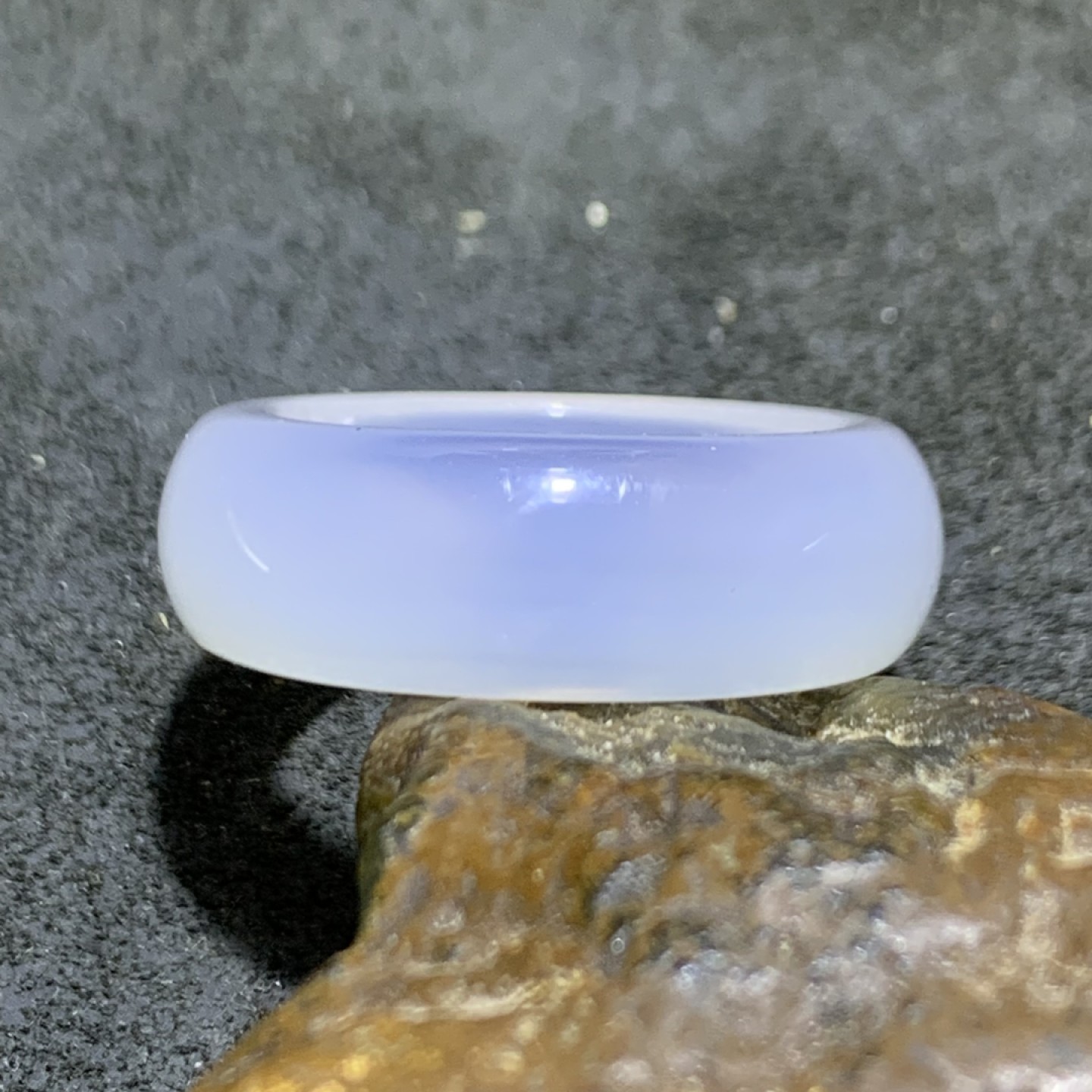 精美冰透水墨点荔枝冻高玉化玛瑙戒指一个