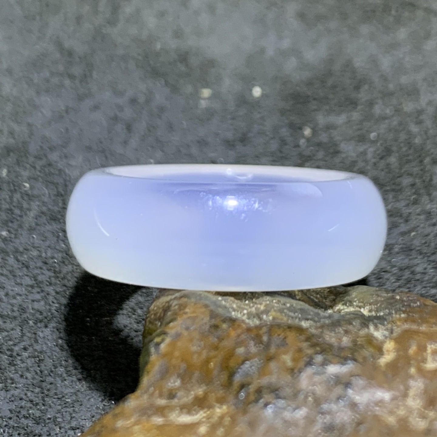 精美冰透水墨点荔枝冻高玉化玛瑙戒指一个