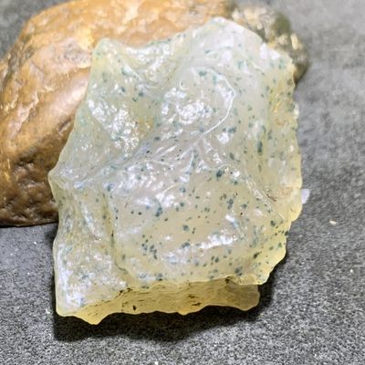 精美天然戈壁高玉化绿点玛瑙原石一颗， - 精美天然戈壁高玉化绿点玛瑙原石一颗，