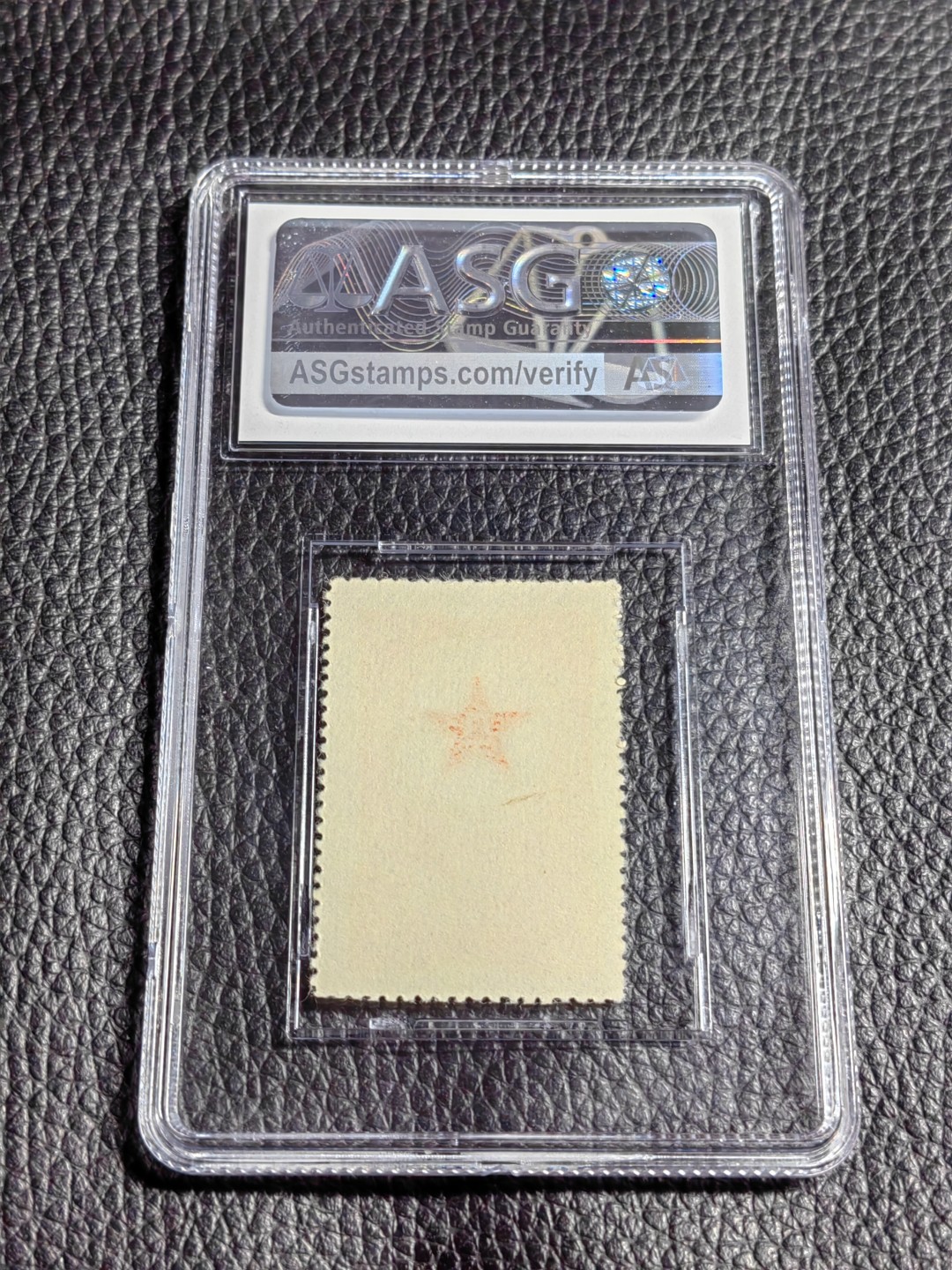洪涛臻品批发群  精选邮票限时拍卖第一百八十七期 稀缺 黄军邮，ASG85OP，状态好，无明显瑕疵，无黄，无软折，稀缺黄军邮，各群很少露面拍卖，能评级到达85分已是精品，数字稀缺精品资源，升值潜力巨大，买到就是赚到，喜欢不要错过，错过拍大腿也没了
