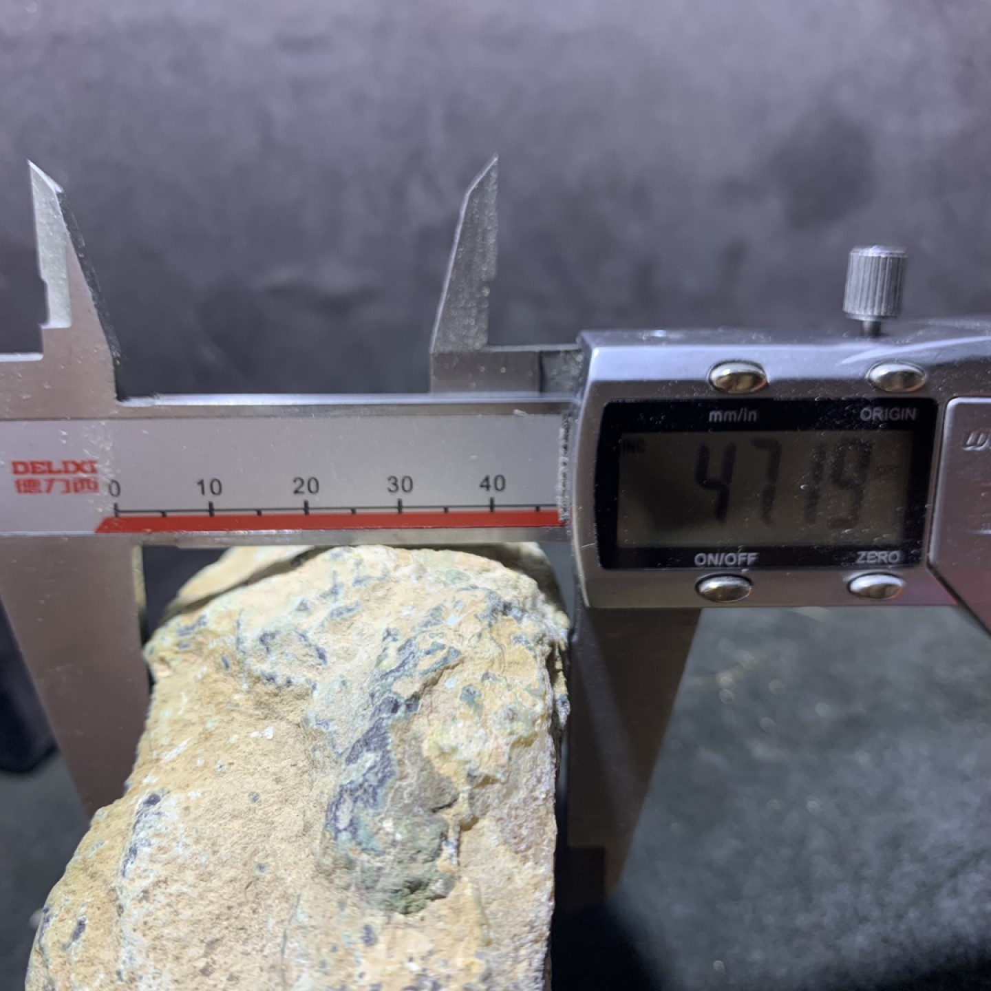 精美天然阜新玛瑙原石雕刻小桥流水摆件一个