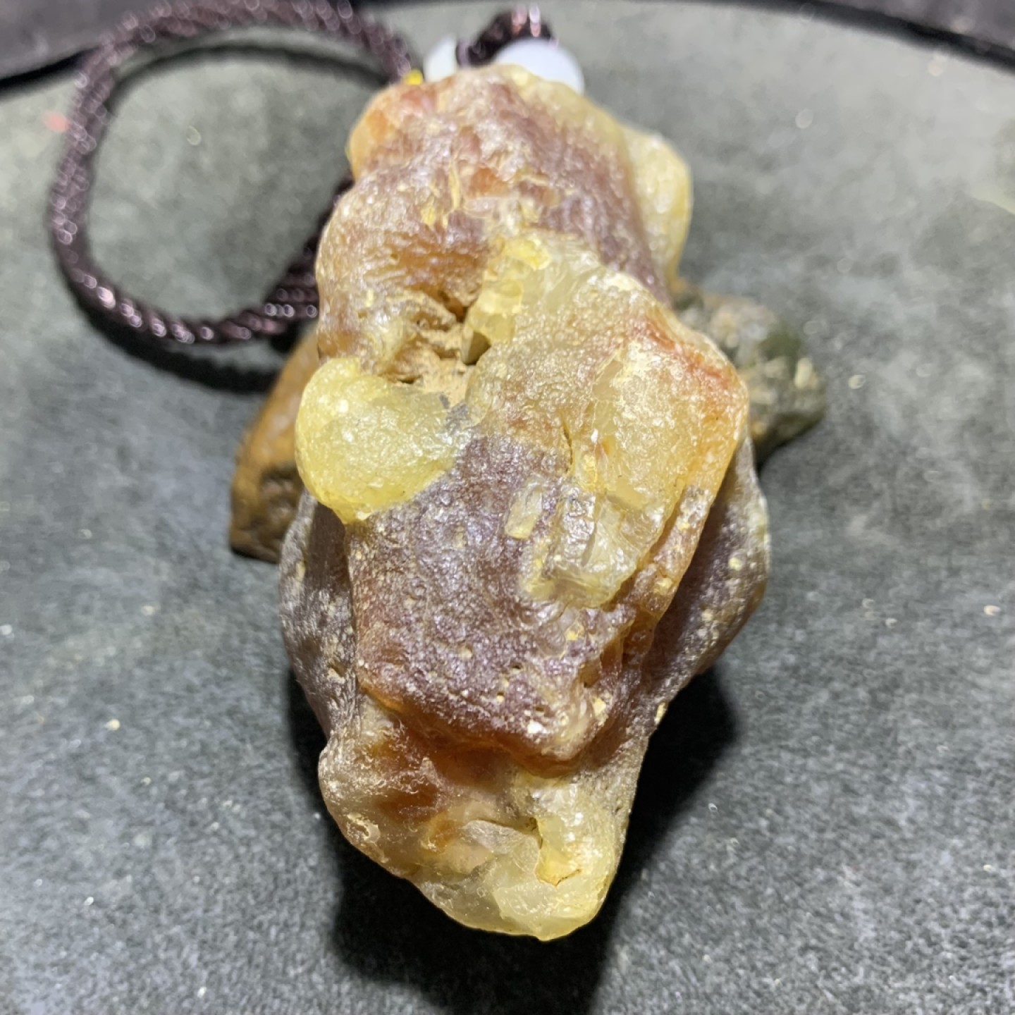 精美精美北红玛瑙原石把件一个