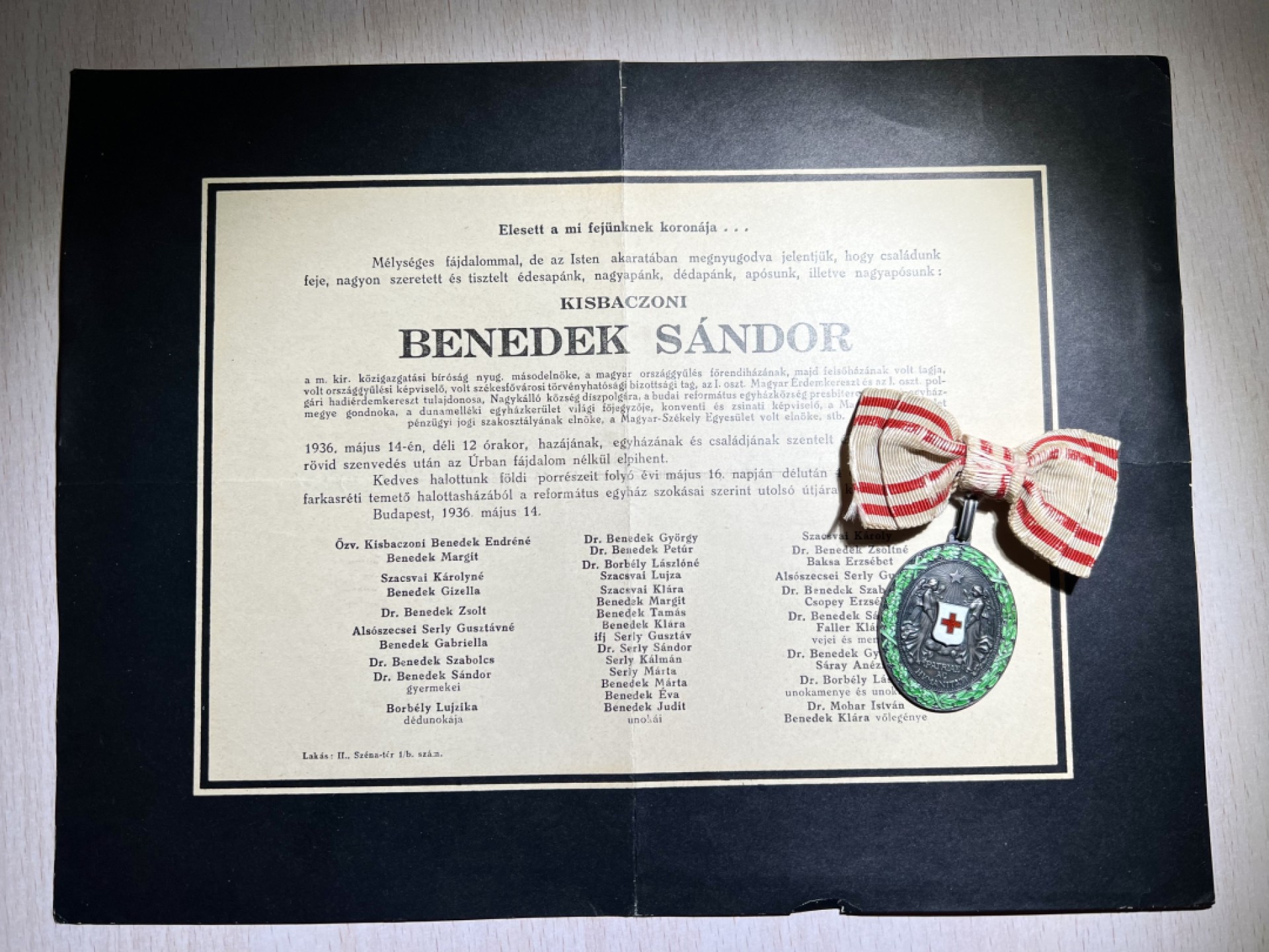 大猫徽章拍卖第217期 奥匈帝国银级女版红十字奖章（纯银制 带厂标和银标）➕匈牙利王国Benedek Sándor亲属版讣告