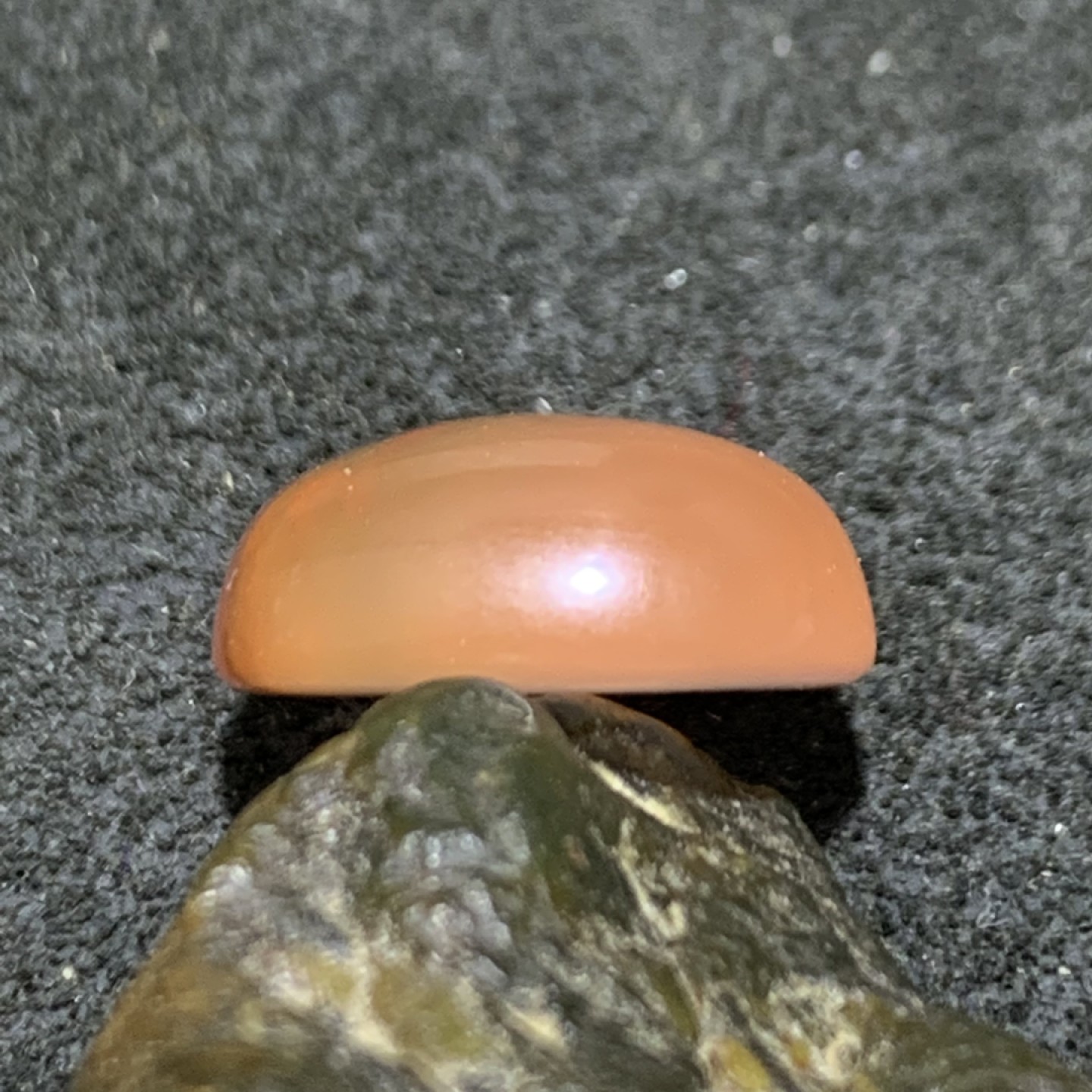 精美南红玛瑙荔枝冻飘红戒面一个