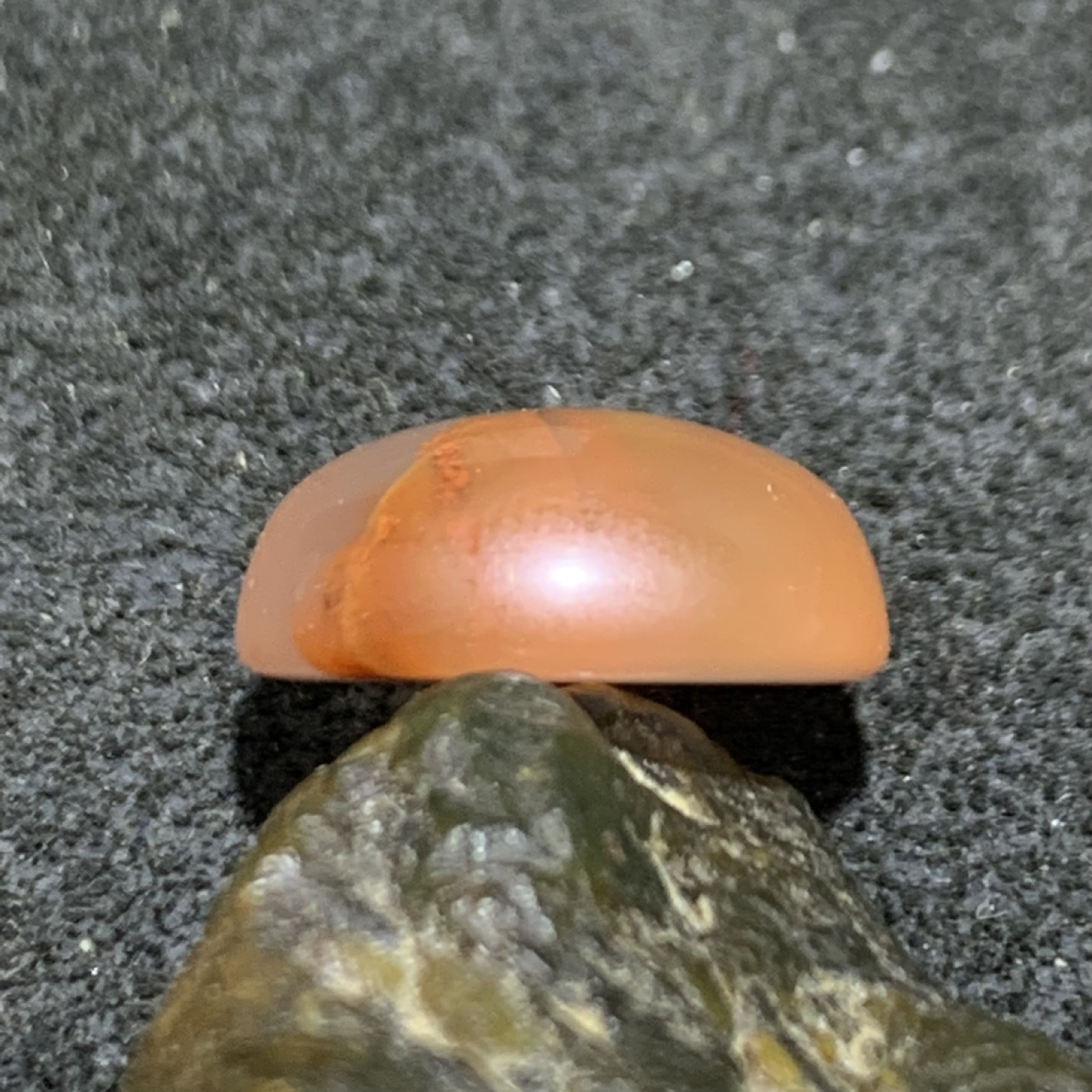 精美南红玛瑙荔枝冻飘红戒面一个