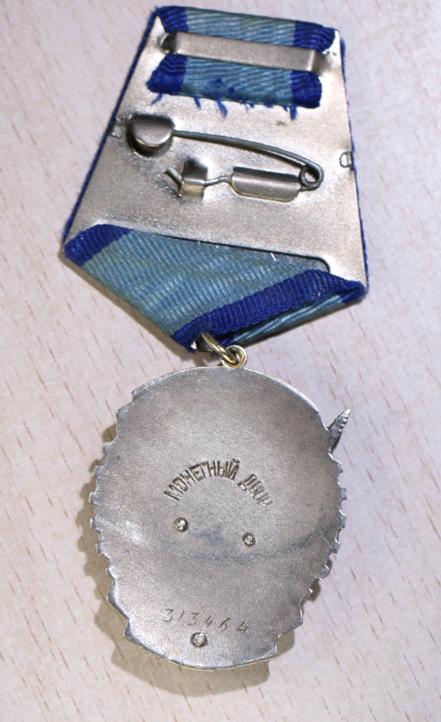 大猫徽章拍卖第217期 劳红荣誉一组 劳红早期平版 其中荣誉带原证书 银质好品