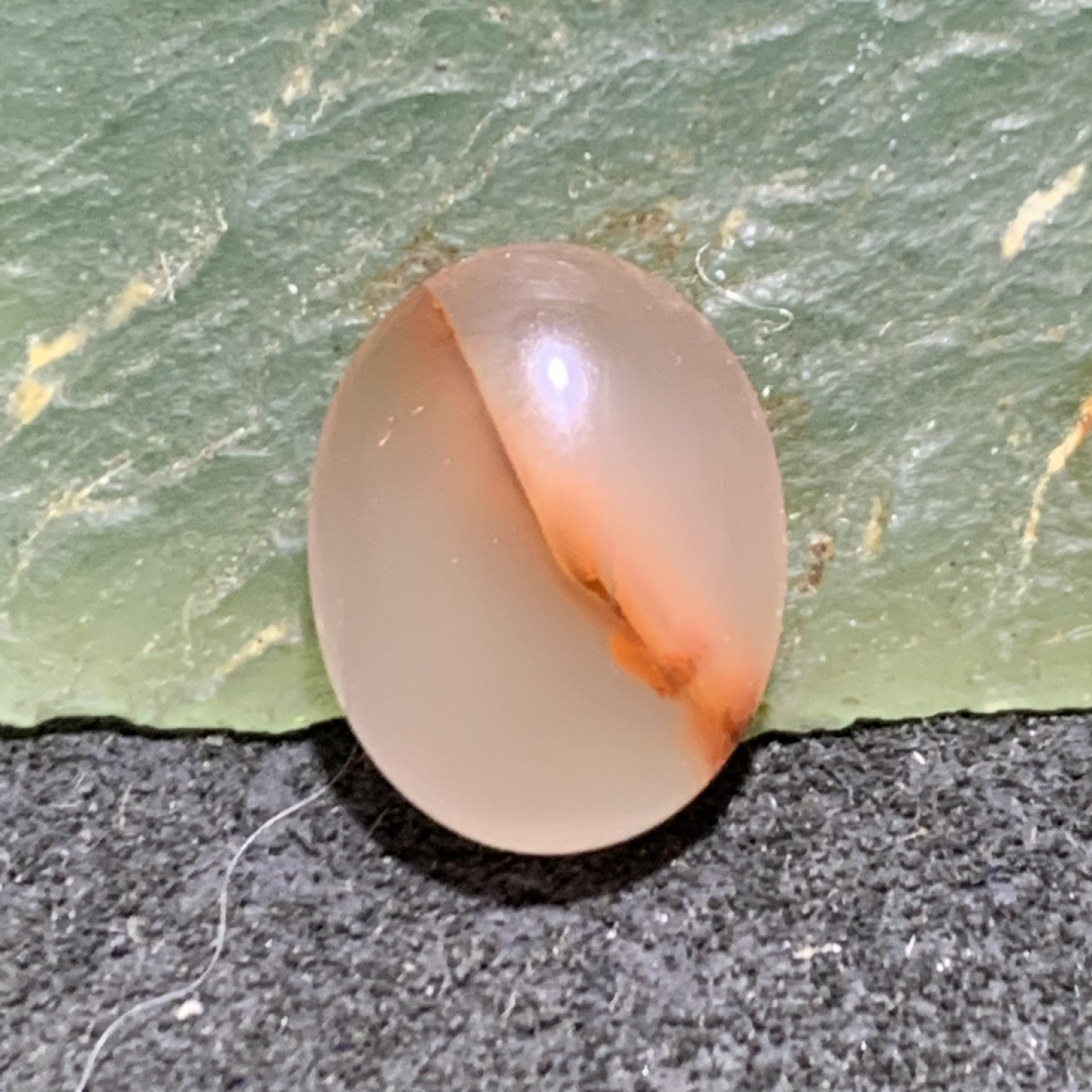 精美南红玛瑙荔枝冻飘红戒面一个