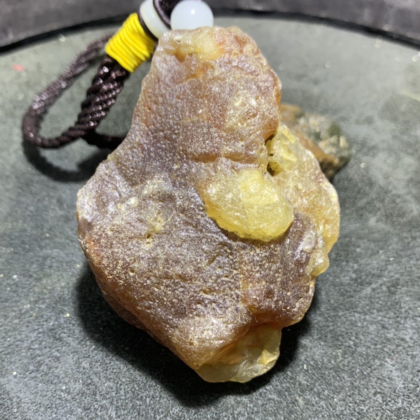精美精美北红玛瑙原石把件一个