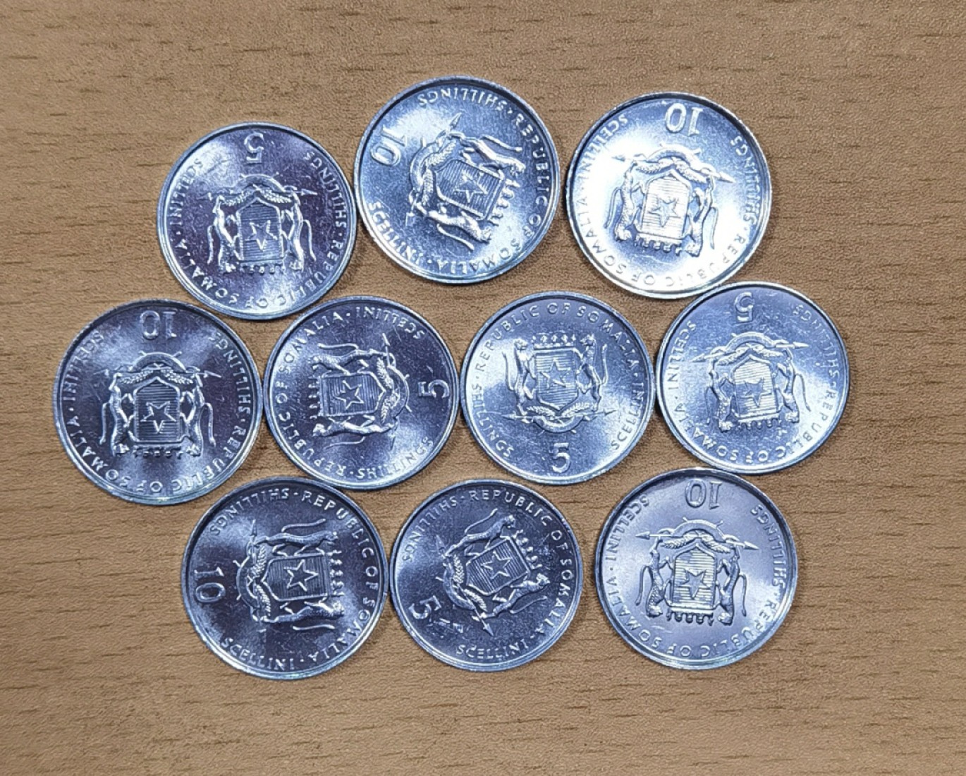 北京马甸外国币专卖微拍第九十三期，外国非贵金属纪念币，流通币专场，陆续上新，欢迎关注 索马里FA0（粮食日）纪念币大象，骆驼10枚，材质：铝