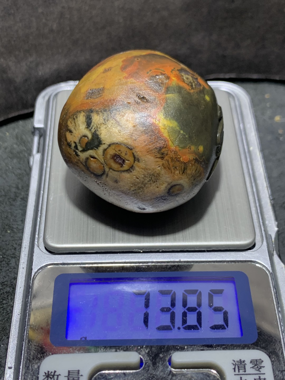 精美原皮天眼纹战国红玛瑙手工雕刻佛字把件一个，寓意，佛在心中，