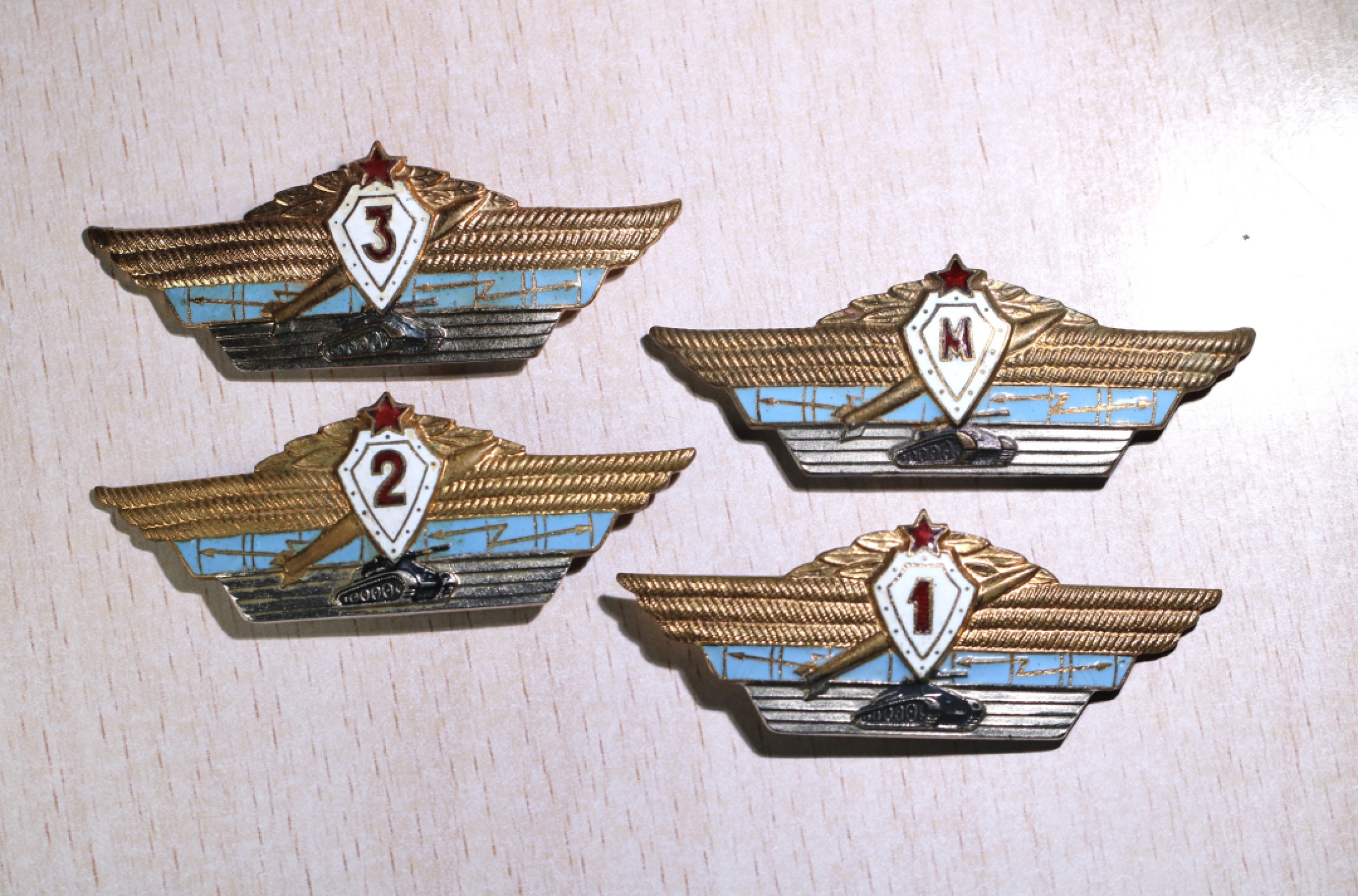 大猫徽章拍卖第217期 苏联军官等级证章 ，专家级，高级，中级，初级 均全品