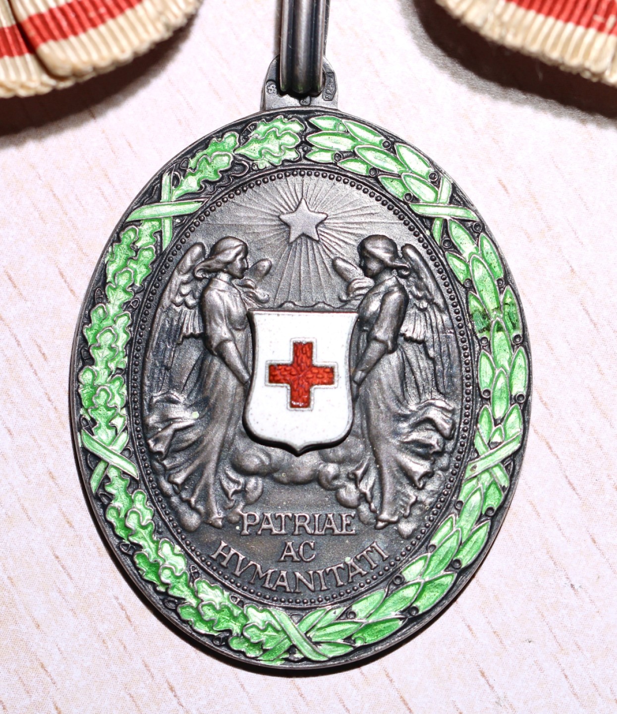 大猫徽章拍卖第217期 奥匈帝国银级女版红十字奖章（纯银制 带厂标和银标）➕匈牙利王国Benedek Sándor亲属版讣告