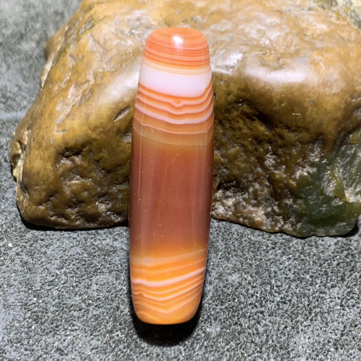 精美高玉化缠丝玛瑙桶珠一个，