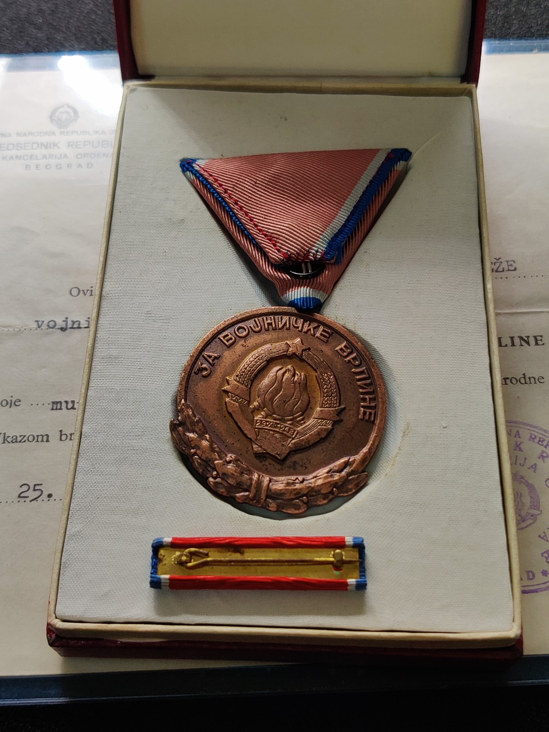 全场0元起拍 第34期 咸鱼国勋章拍卖专场 3月1日（周三）下午6：00开始 南斯拉夫军事美德奖章带盒证略+