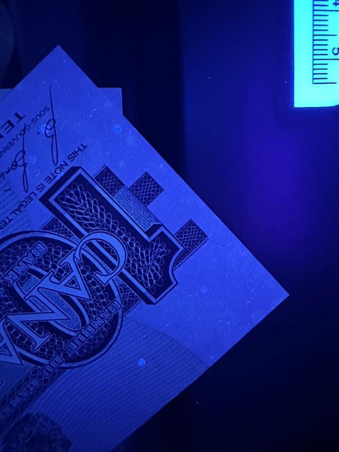 《外钞收藏家》第二百四十六期 连拍场四 新西兰和加拿大两张 全新 加拿大极轻微潮