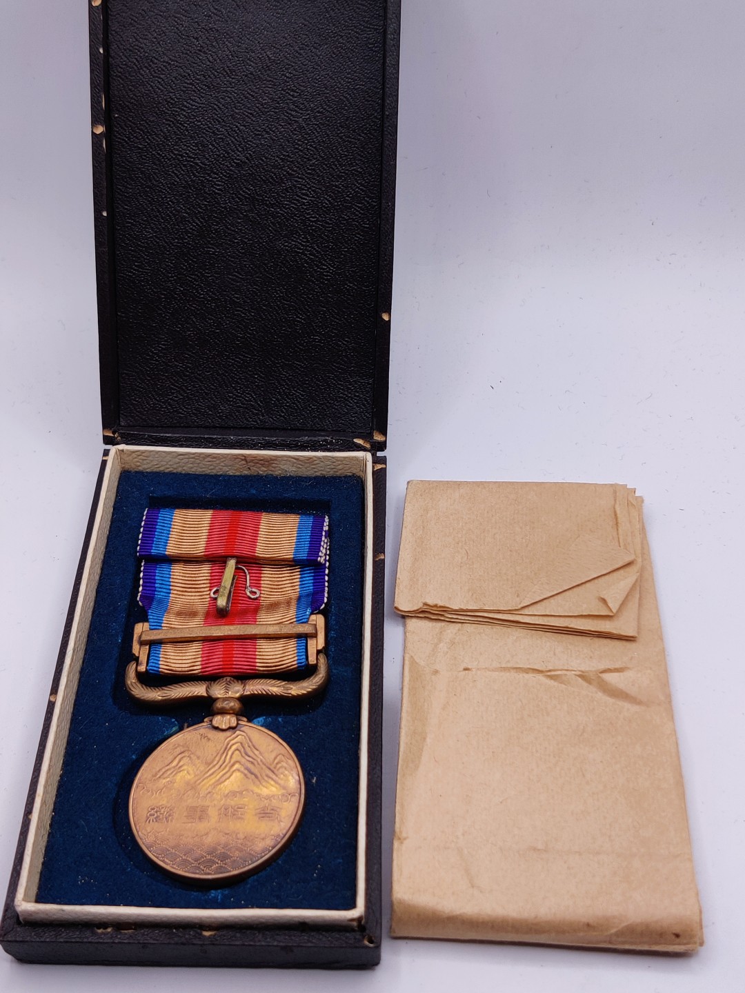 全场0元起拍 第34期 咸鱼国勋章拍卖专场 3月1日（周三）下午6：00开始 日本二战老从军纪章美品 带纸袋