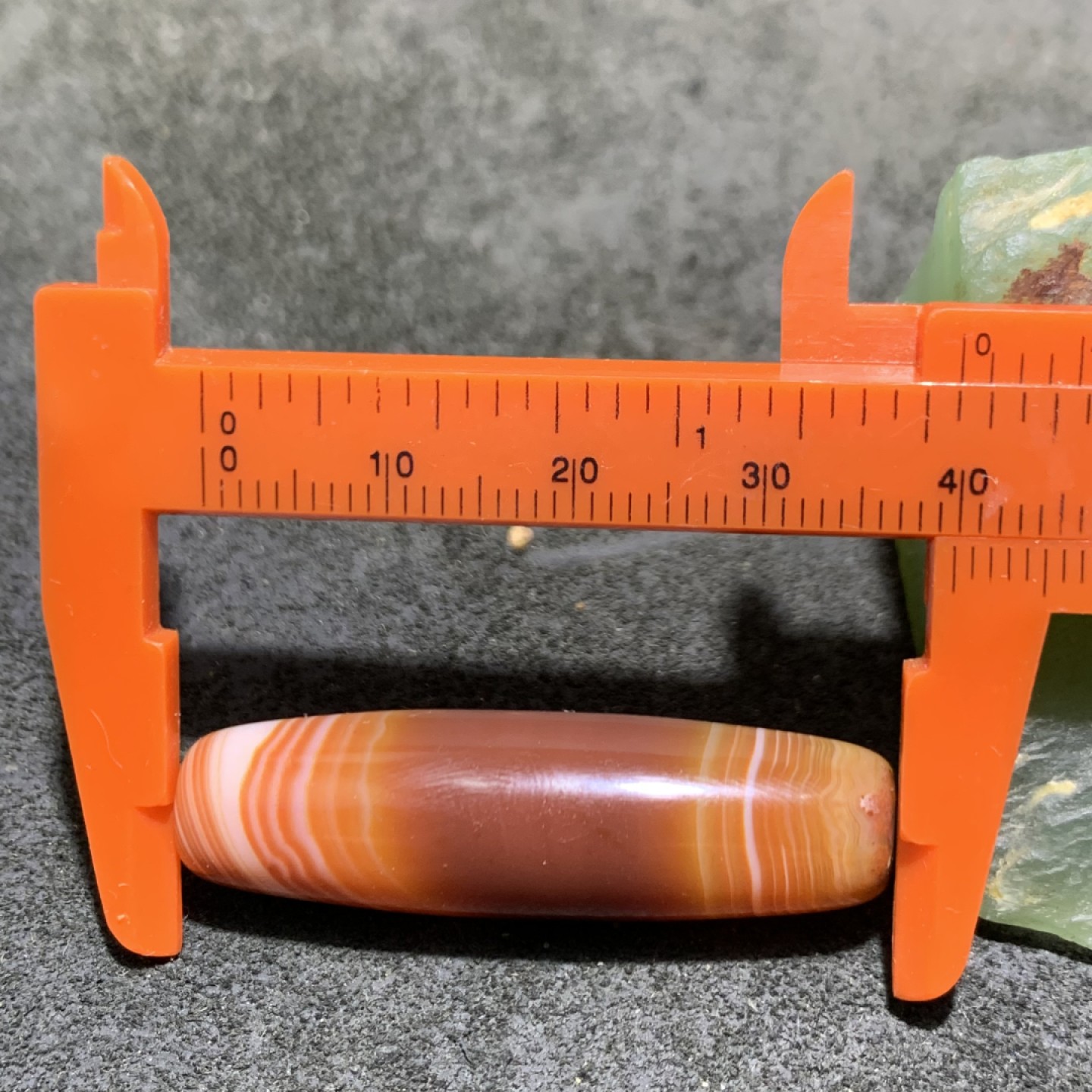 精美高玉化缠丝玛瑙桶珠一个，