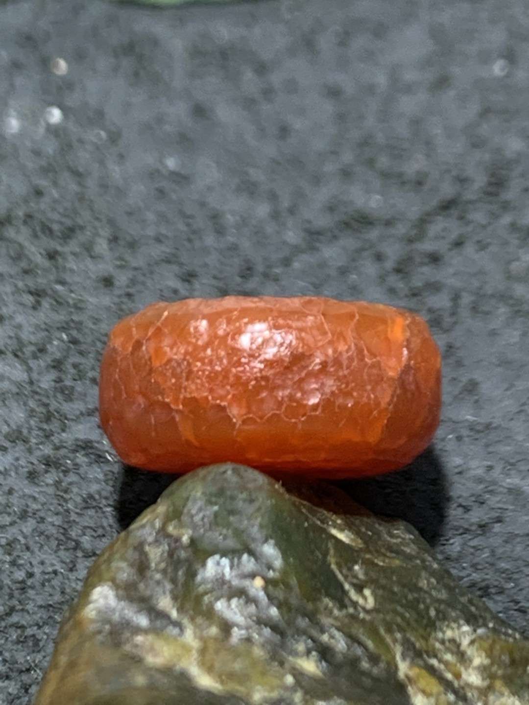 放福利！精美风化纹红龙纹玛瑙墩子一颗