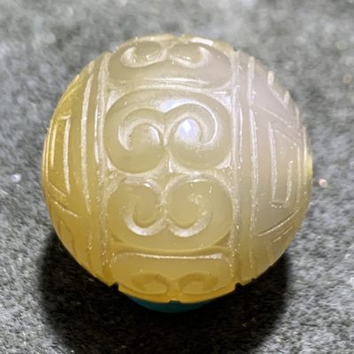 精美高润度冻料飘金沙蒙料战国红雕刻回纹珠子一颗， - 精美高润度冻料飘金沙蒙料战国红雕刻回纹珠子一颗，