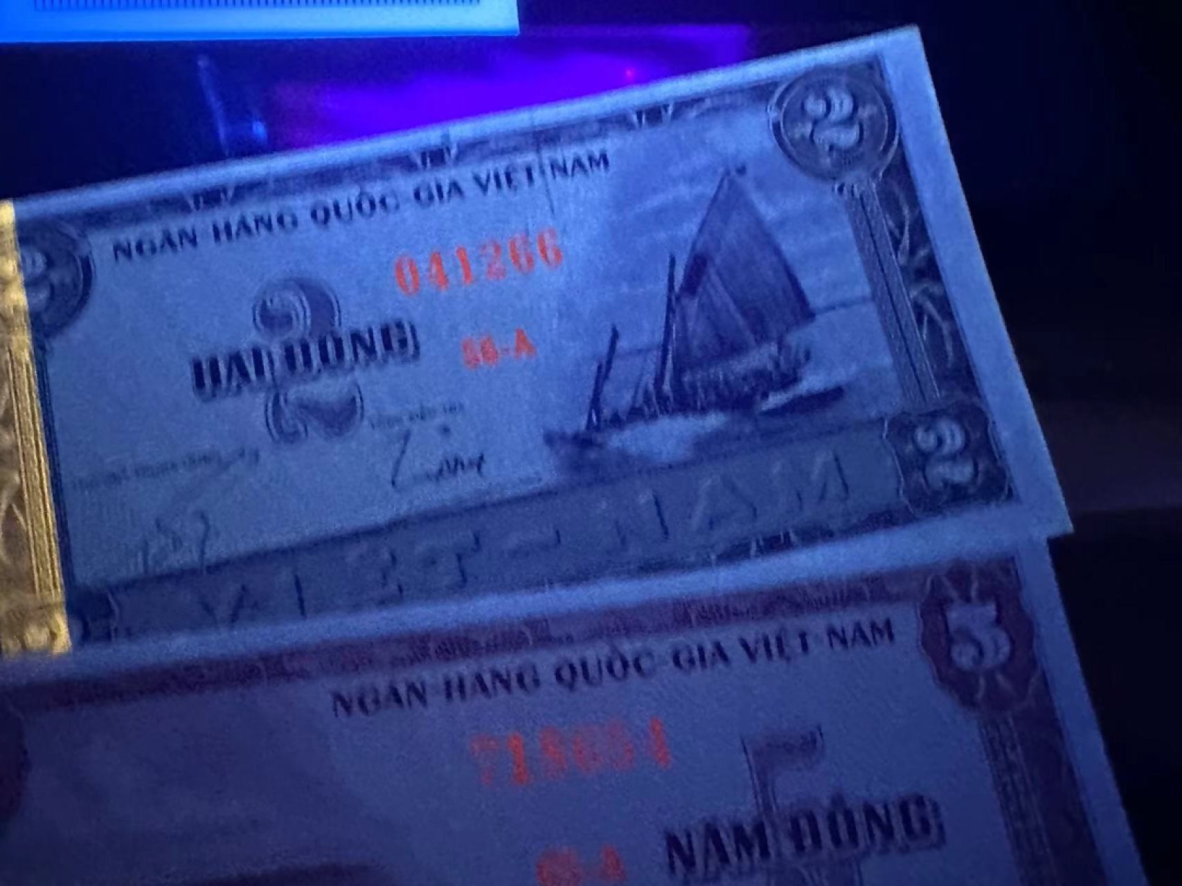 《外钞收藏家》第二百四十七期 连拍场五 越南2、5盾 近全新 有受潮 