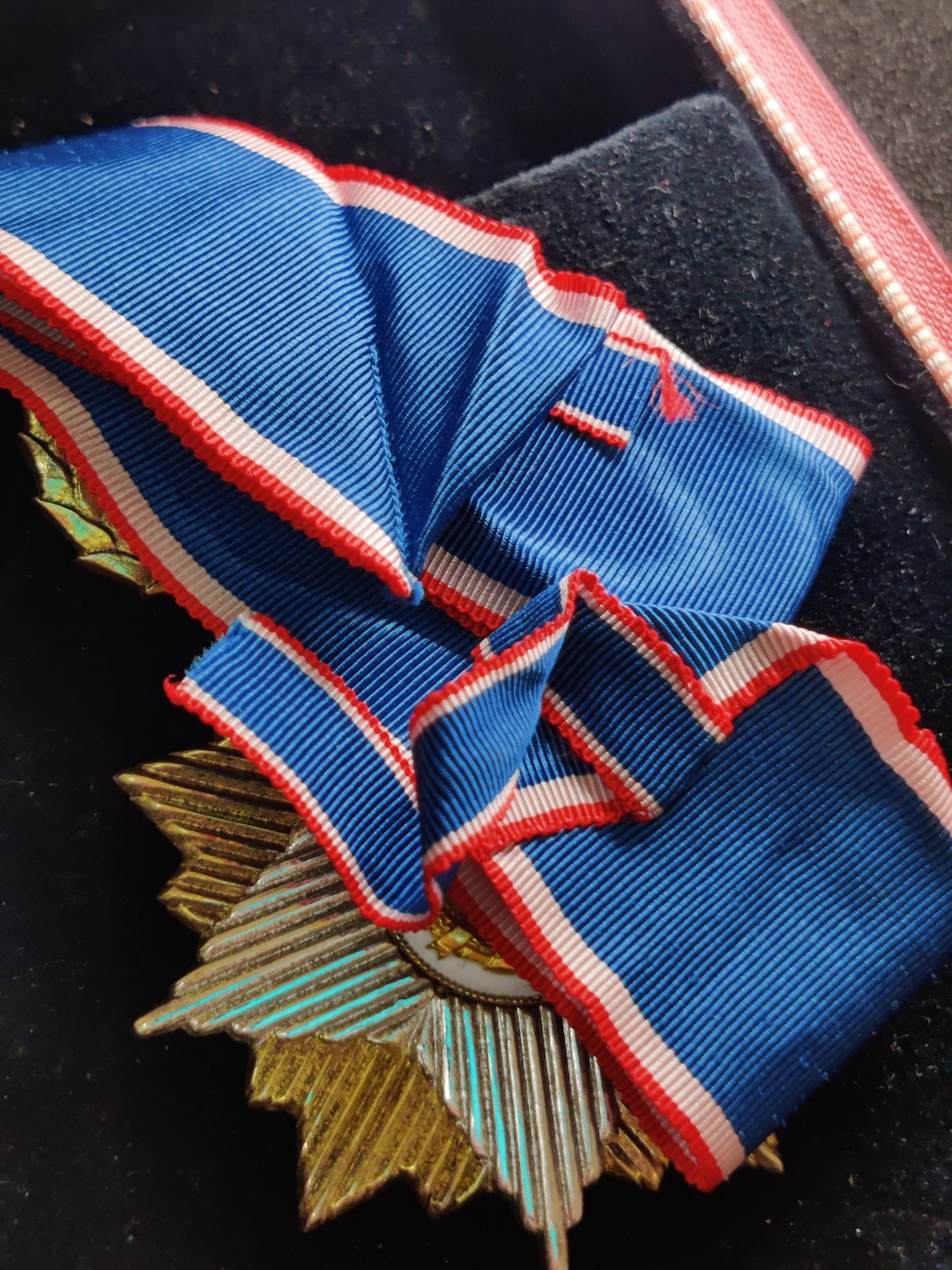 全场0元起拍 第34期 咸鱼国勋章拍卖专场 3月1日（周三）下午6：00开始 早期五火炬滚边盒版 南斯拉夫旗帜勋章颈授 带盒略+