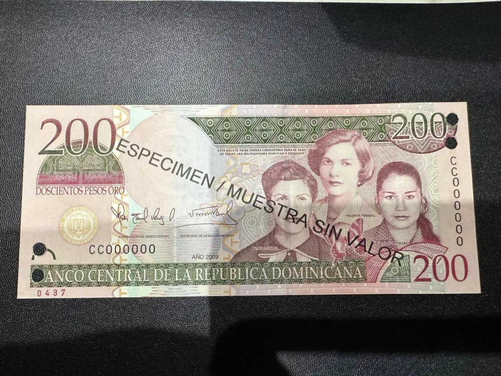 《外钞收藏家》第二百四十六期 连拍场四 多米尼加200 样钞 全新UNC