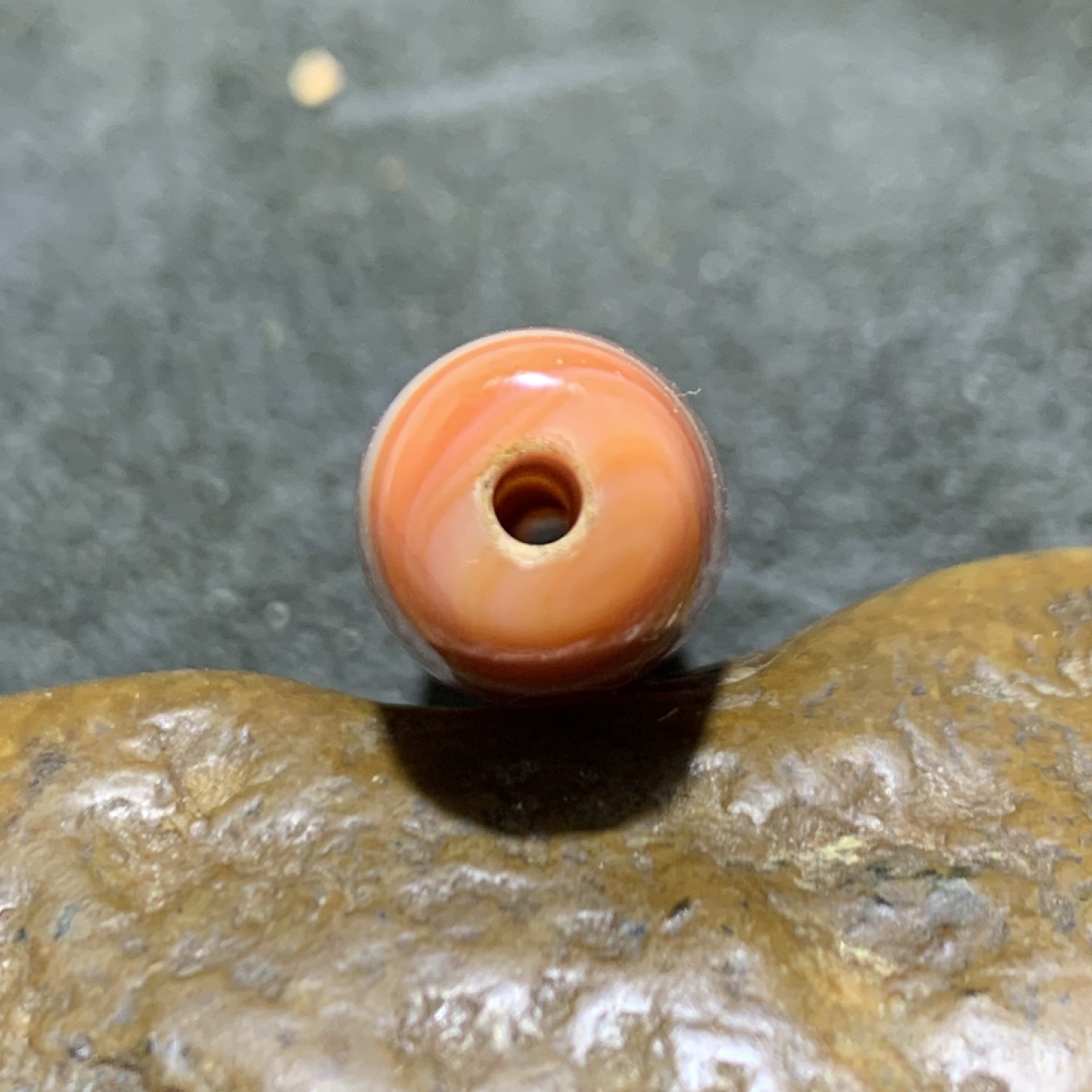 精美高玉化缠丝玛瑙桶珠一个，
