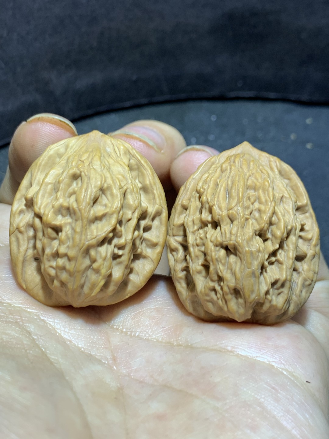精美麦穗虎头文玩核桃一对！
