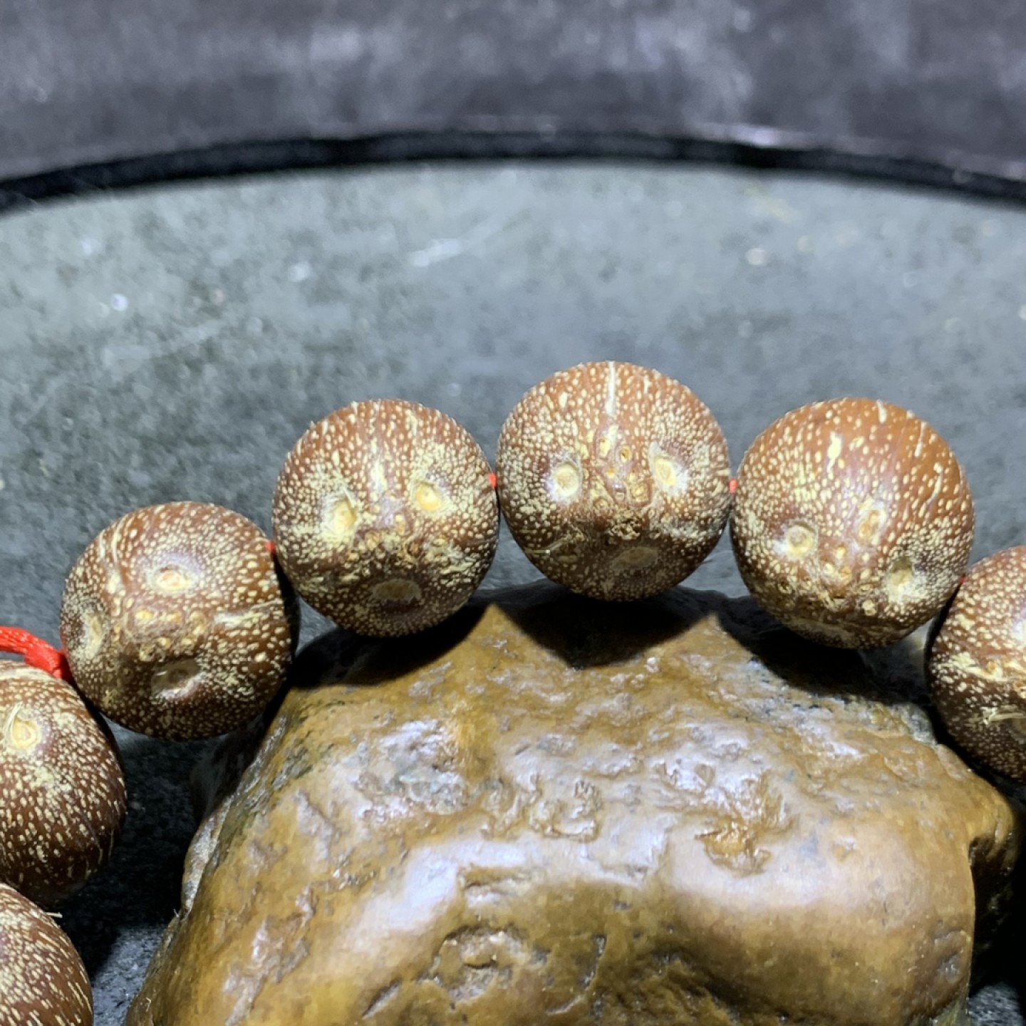 精美大尺寸印尼老树紫金鼠菩提闷墩近圆前鼠后猫一条！