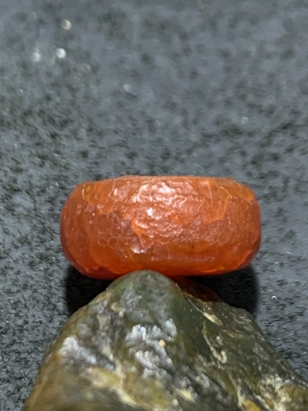 放福利！精美风化纹红龙纹玛瑙墩子一颗