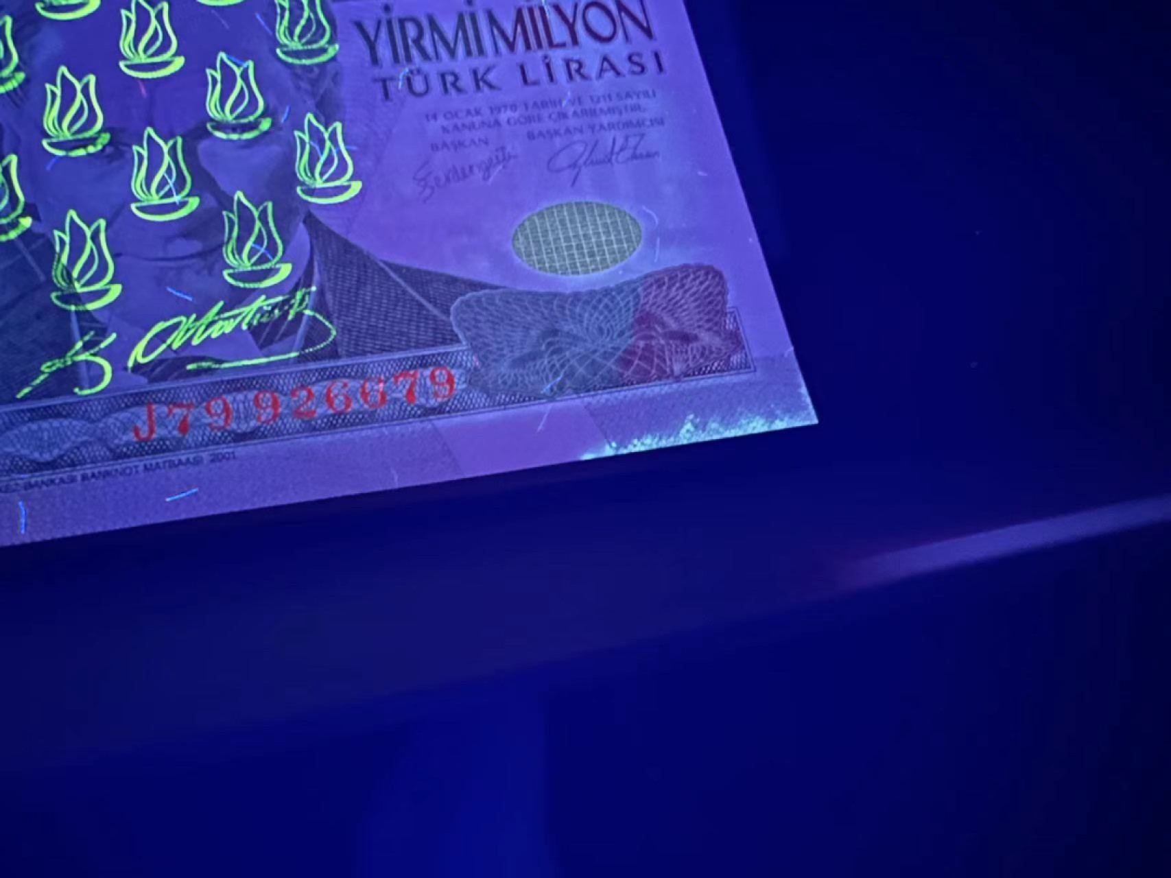 《外钞收藏家》第二百四十六期 连拍场四 土耳其2000万 全新 一个角潮了