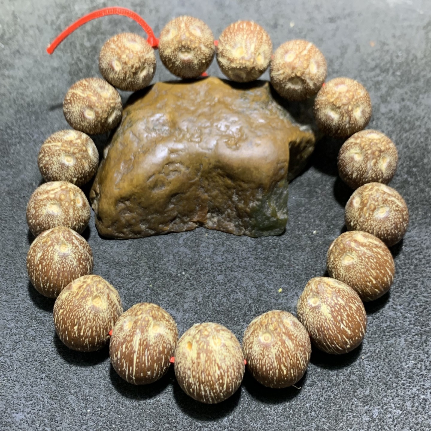 精美大尺寸印尼老树紫金鼠菩提闷墩近圆前鼠后猫一条！