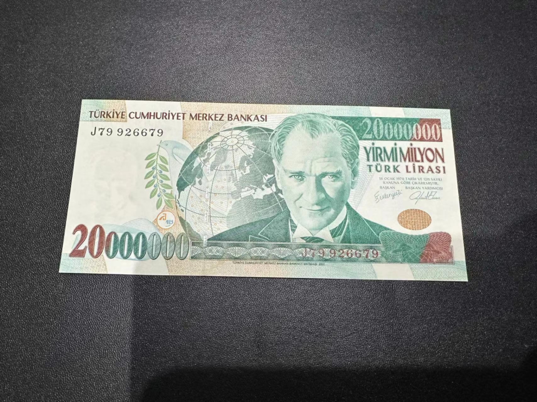 《外钞收藏家》第二百四十六期 连拍场四 土耳其2000万 全新 一个角潮了