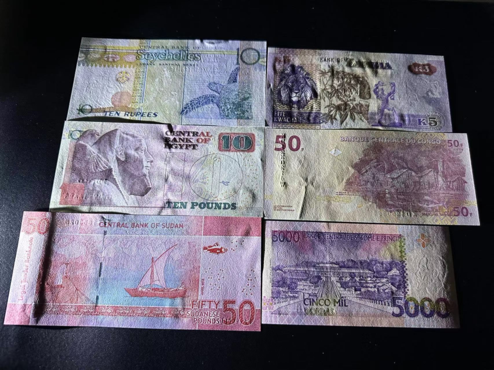 《外钞收藏家》第二百四十六期 连拍场四 六个国家一起 全新 赞比亚轻微潮