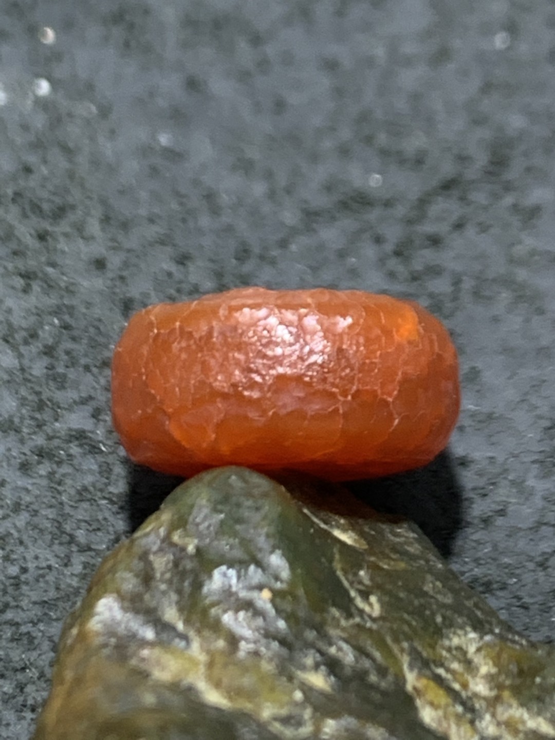 放福利！精美风化纹红龙纹玛瑙墩子一颗