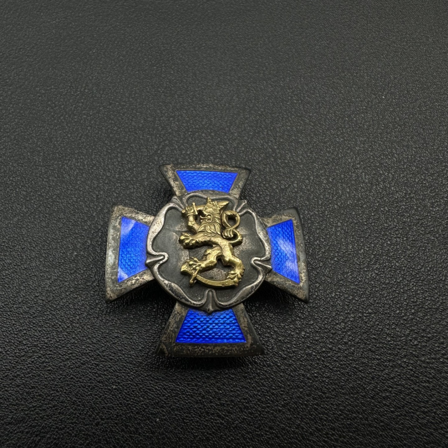 勋章奖章交易所2023年3月4日专拍 芬兰军事学院毕业军官勋章