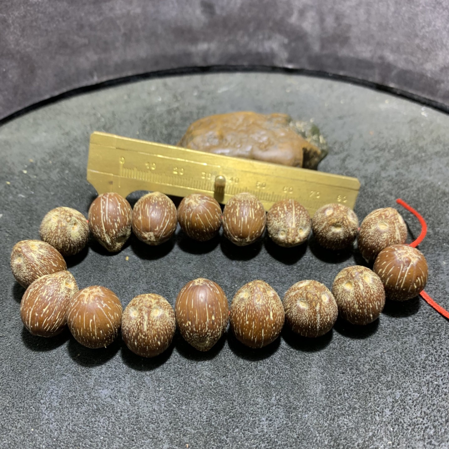 精美大尺寸印尼老树紫金鼠菩提闷墩近圆前鼠后猫一条！